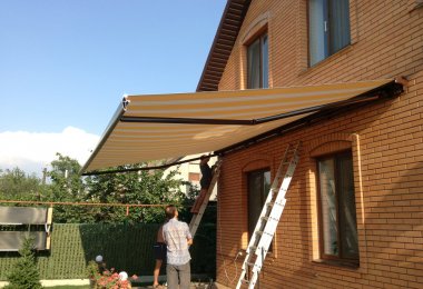 Богдановка, Запорожская область. Монтаж локтевой кассетной маркизы Ювента