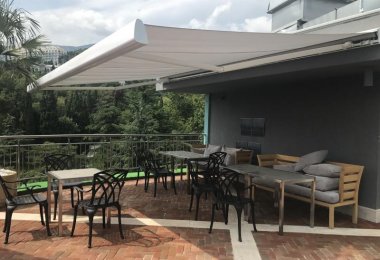 Монтаж маркизы в Ялте, ресторан Penthouse