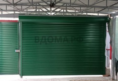роллетные ворота с отдельностоящей калиткой