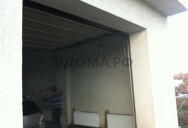 Секционные ворота на автомойке
