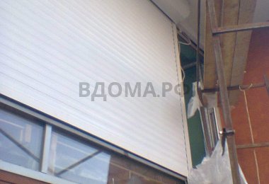 Монтаж роллет на двенадцатом этаже новостройки в Гурзуфе