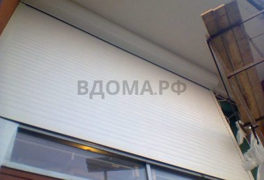 Монтаж роллет на двенадцатом этаже новостройки в Гурзуфе